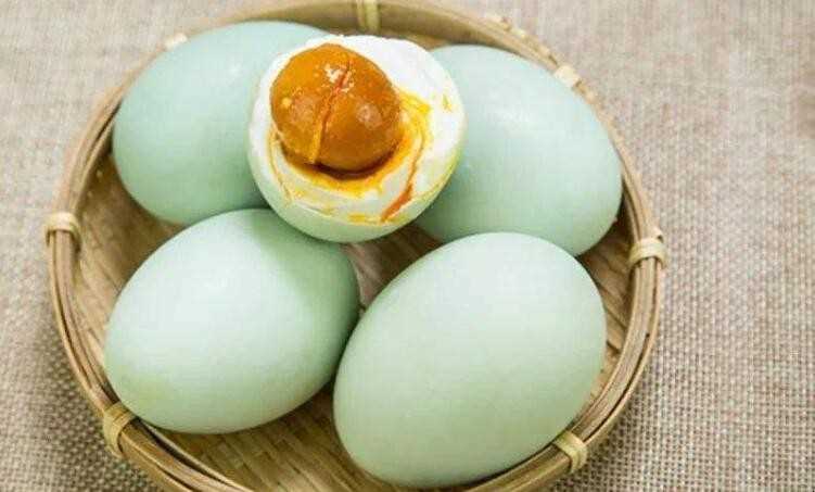 咸鸭蛋蛋白发黄能吃吗
